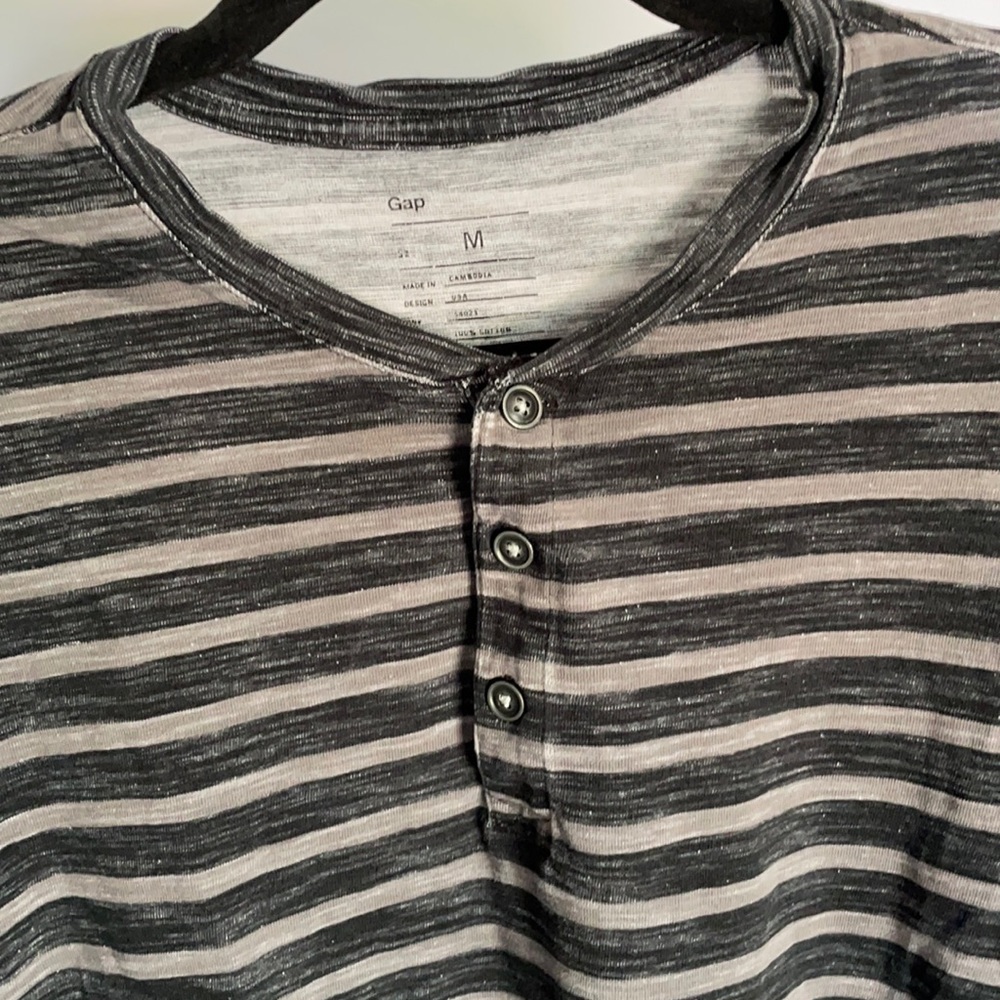 Gap long sleeve shirt